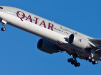 Un avion Qatar Airways a aterizat de urgenta la Istanbul, dupa ce un motor a luat foc in aer