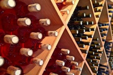 ANAF vinde 11.000 de sticle de vin de lux confiscate de la Murfatlar. O sticlă poate ajunge și la 500 de euro