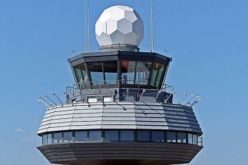 Romatsa angajeaza 200 de controlori de trafic aerian. Care este salariul unui incepator in una dintre cele mai grele meserii