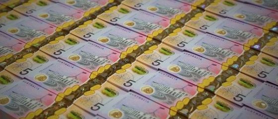 Australia a lansat prima bancnota tactila, destinata nevazatorilor