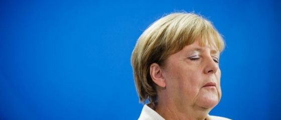 Angela Merkel, invinsa de extrema dreapta la un an de la decizia de a deschide larg portile Germaniei pentru refugiati