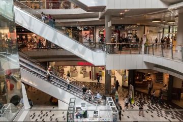 Bucurestiul a intrecut Berlinul, Copenhaga si Varsovia la numarul de centre comerciale pe cap de locuitor. Ce inseamna mersul la mall pentru romani
