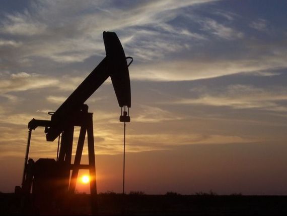 Prețul petrolului, la cel mai ridicat nivel din 2014. Analiştii avertizează asupra unei posibile supraîncălziri