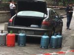 Masina cu sase butelii cu gaz, lasata langa Notre-Dame din Paris. Politia a arestat un cuplu in acest caz