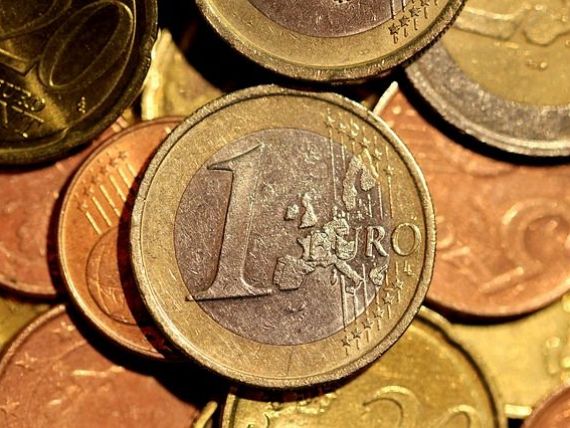 Leul se apreciaza in raport cu euro si dolarul. Cursul BNR a scazut sub 4,45 lei/euro