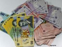 
	Bani noi, de la 1 ianuarie. BNR lansează monede şi bancnote cu noua stemă, iar cele vechi vor fi retrase
