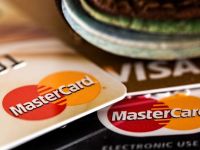 
	Guvernul reglementeaza regimul platilor cu cardul si introduce amenzi pentru contraventii la platile electronice
