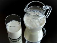 
	Laptele, cea mai mare crestere de pret din ultimii sapte ani. Alimentele s-au scumpit cu 3%, in ultima luna
