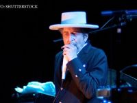 Premiul Nobel pentru Literatura a fost castiagt de cantaretul folk Bob Dylan