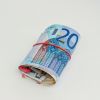 Guvernul majoreaza cu 20% salariile in educatie. Cine sunt cei 53.000 de angajati din invatamant care primesc mai multi bani