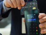 Suedia vrea sa emita o moneda nationala digitala, denumita e-krona . Peste 97% dintre suedezi utilizeaza cardul bancar, iar jumatate fac plati pe telefon