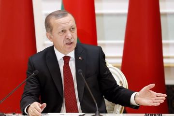 Erdogan le-a cerut turcilor să îşi vândă aurul şi dolarii americani în sprijinul monedei ţării. Cooperarea între Turcia şi SUA este în pericol