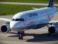 
	Etihad Airways, detinut de emiratul Abu Dhabi, ar putea prelua o participatie de pana la 40% din operatorul german Lufthansa
