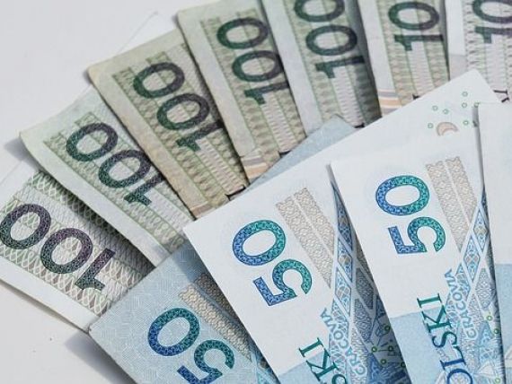 Euro a scazut la 4,5 lei. Leul a ajuns mai valoros ca zlotul polonez, pentru prima data in ultimii cinci ani