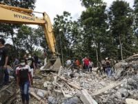 Cutremur cu magnitudinea 6,5 in Indonezia. Cel putin 96 de morti si zeci de persoane date disparute