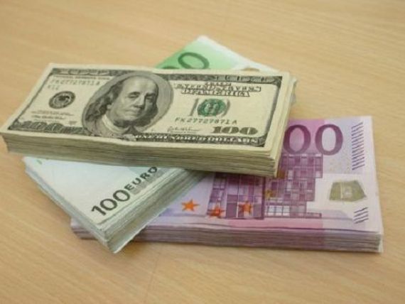Leul a trecut pe apreciere in raport cu euro si dolarul