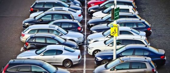 Românii preferă Volkswagenurile vechi și Daciile noi. Din 350.000 de mașini înmatriculate în 7 luni, 300.000 au fost second-hand, ca urmare a eliminării timbrului de mediu