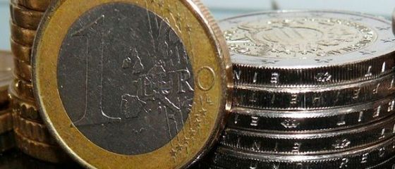 Euro se intoarce spre 4,55 lei, in timp ce dolarul isi continua aprecierea in raport cu leul