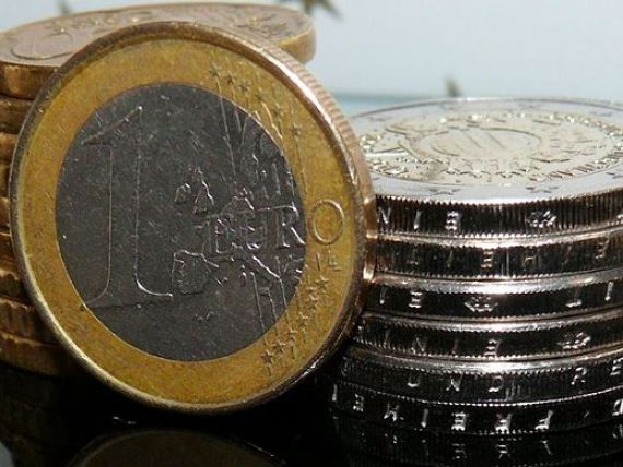 Leul isi revine in fata monedei unice, dupa caderea provocata de adoptarea OUG de modificare a Codurilor penale. Euro scade aproape de 4,51 lei