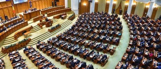 Cat castiga lunar un parlamentar. Un deputat a facut publice toate bonusurile primite de alesi