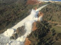 Cel mai inalt baraj din SUA risca sa se prabuseasca, din cauza ploilor abundente. 200.000 de oameni, evacuati