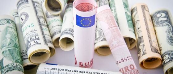 Euro coboara foarte aproape de 4,51 lei. Leul se apreciaza si in raport cu dolarul si francul elvatian