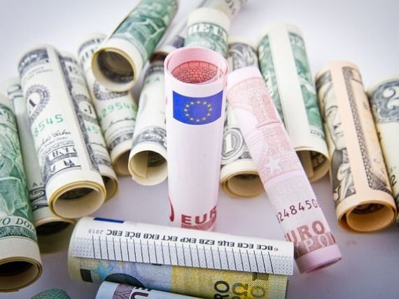 Euro urca la maximul ultimei luni fata de dolar, dupa discutii la BCE despre cresterea dobanzilor