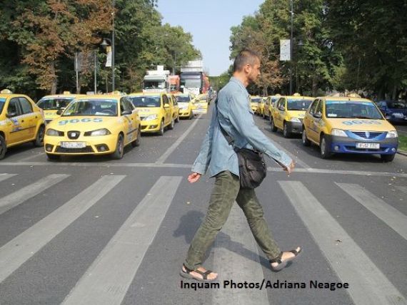 Firea promite că în Bucureşti vor circula doar taximetre licenţiate conform legii, după ce șoferii s-au plâns de concurenţa neloială practicată prin sistemele de aplicaţii online