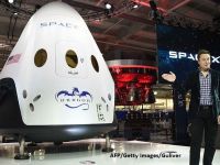 Miliardarul Elon Musk vrea sa trimita in spatiu o misiune privata de orbitare a Lunii. Doua persoane au platit deja &ldquo;excursia&rdquo;