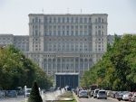 Palatul Parlamentului angajeaza 17 ghizi cu contract part-time. Un milion de turisti au vizitat, anul trecut, Casa Poporului