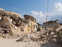 Românii recunosc că se tem de cutremure și inundații, dar spun că nu-și asigură casele pentru că nu au bani