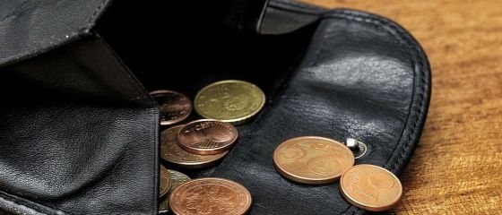 Românii bogați sunt de peste șapte ori mai înstăriți decât cei săraci
