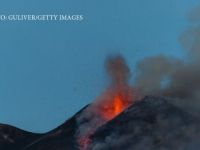 Etna, faimosul vulcan activ din Sicilia, alunecă în Marea Mediterană