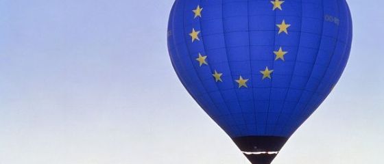 Încă două țări intră în cursa pentru aderarea la UE. Comisia Europeană susţine începerea negocierilor cu Macedonia şi Albania