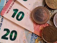 
	Euro depăsește 4,58 lei, în ciuda creșterii economice solide anunțate de INS. De ce s-a devalorizat leul
