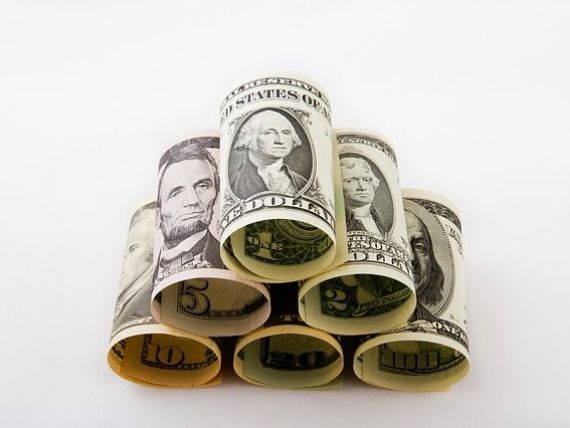 Euro revine sub 4,52 lei, iar dolarul scade spectaculos. Moneda americana s-a depreciat dupa o declaratie a presedintelui Trump