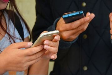 Eurodeputatii au facut pasul final spre eliminarea tarifelor de roaming din UE. Taxele suplimentare dispar din 15 iunie