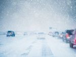 Un val neobisnuit de frig si ninsori se abate peste Romania incepand de azi. In aproape toata tara vor cadea ploi abundente