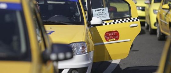 Taximetristii au incheiat protestul din Piata Victoriei, sustinand ca au ajuns la o intelegere cu Guvernul. Soferii cerusera scoaterea in afara legii la platformei UBER. Reactia companiei