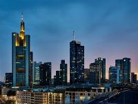 
	Bancile din Londra au inceput sa caute serios spatii de birouri in Frankfurt. &ldquo;Nu va fi loc pentru toata lumea&rdquo;. Regatul ar putea pierde zeci de mii de joburi doar in sectorul financiar
