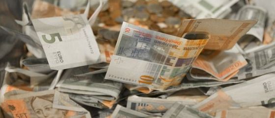 Leul incheie saptamana pe apreciere. Euro coboara spre 4,54 lei