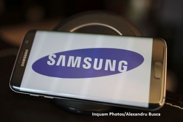 Samsung le prezintă clienților pierduți în lupta cu Apple un nou smartphone. Prețul: de la 1.000 de euro în sus