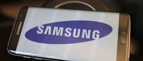 Samsung le prezintă clienților pierduți în lupta cu Apple un nou smartphone. Prețul: de la 1.000 de euro în sus
