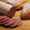 Standard pentru Est , episodul 6: Ce este lipiciul de carne si cum ne dam seama daca salamul este facut din ingrediente proaspete sau congelate. Secrete din industria carnii