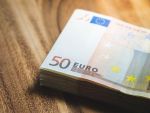 Castigul mediu net a ajuns la 515 euro, in martie, insa ponderea salariilor angajatilor din Romania in PIB ramane printre cele mai mici din Europa. In ce domenii salariul mediu depaseste 1.000 euro