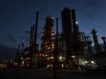 OMV Petrom si-a dublat profitul in primul trimestru, la 618 milioane lei, dupa cresterea vanzarilor si reducerea la jumatate a investitiilor