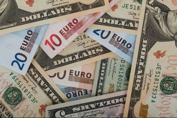 Euro depaseste 4,57 lei la BNR, cursul fiind influentat de tensiunile politice din SUA. Moneda europeana atinge nivelul maxim din octombrie 2012