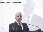 Isărescu: Principalul factor care limitează creditarea în România este incertitudinea legislativă. Stimulii fiscali și majorările salariale nu pot continua la infinit