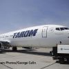 Sarmizegetusa , prima aeronava Boeing 737-800 NG din flota Tarom a aterizat, miercuri, la Bucuresti. A doua vine saptamana viitoare. FOTO