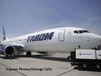 
	&quot;Sarmizegetusa&quot;, prima aeronava Boeing 737-800 NG din flota Tarom a aterizat, miercuri, la Bucuresti. A doua vine saptamana viitoare. FOTO
